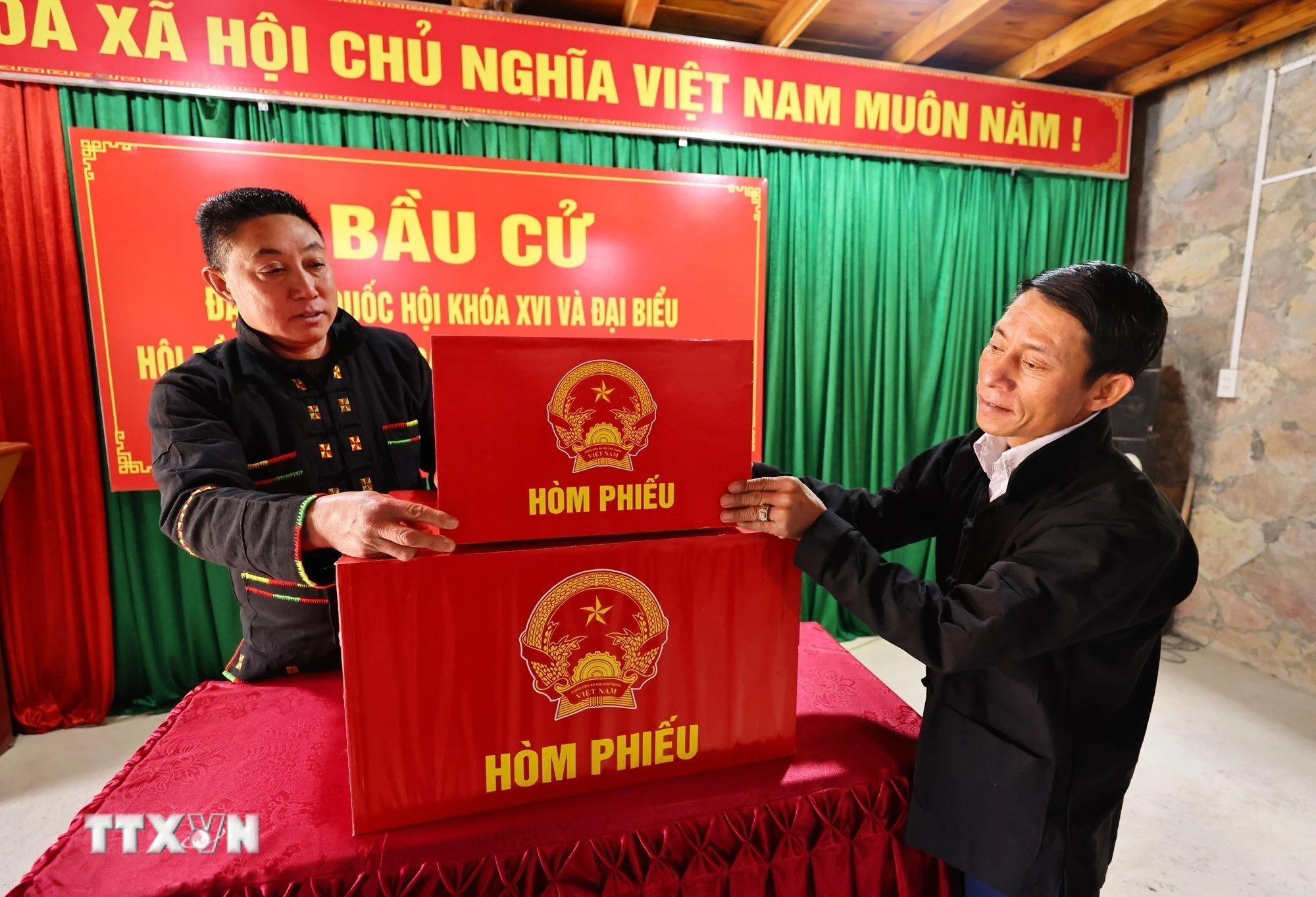 Hòm phiếu bầu cử phải đảm bảo đúng quy cách, niêm phong và quản lý theo quy định