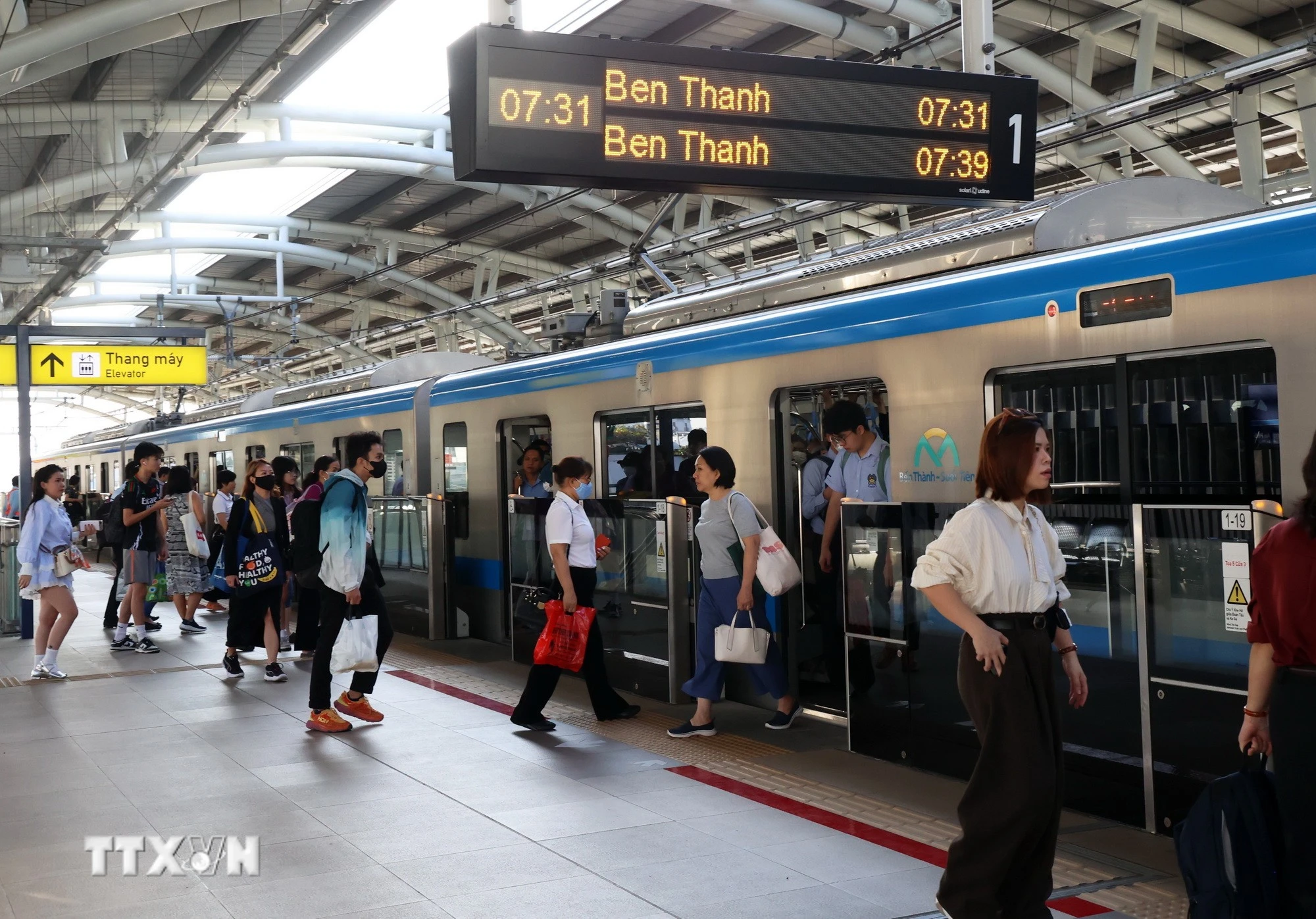 TP.HCM: Giao thông công cộng tăng sức hút trước biến động giá nhiên liệu