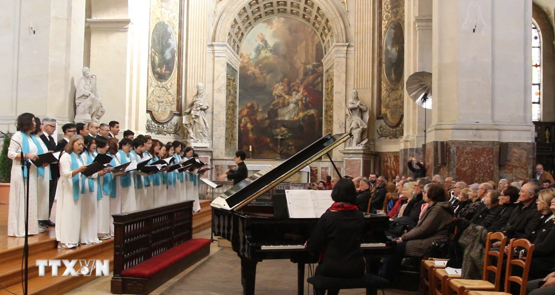 Âm nhạc Việt tỏa sáng tại Festival Hợp ca Quốc tế Paris lần thứ 28