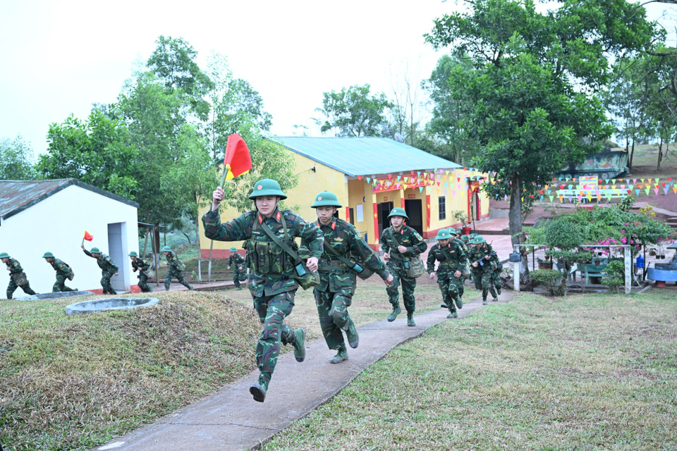 Chiến sĩ Đại đội phòng không 16, Trung đoàn 95, Sư đoàn 325 vui xuân mới không quên nhiệm vụ sẵn sàng chiến đấu. (Ảnh: PV/Vietnam+)
