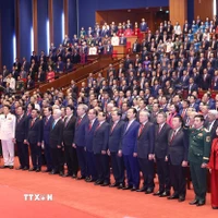 Các đại biểu thực hiện nghi lễ bế mạc Đại hội. (Ảnh: TTXVN)