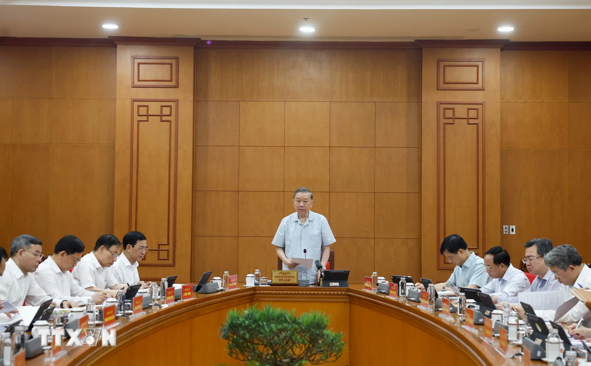 Tổng Bí thư Tô Lâm chỉ đạo đổi mới mạnh mẽ nghiên cứu khoa học cơ bản