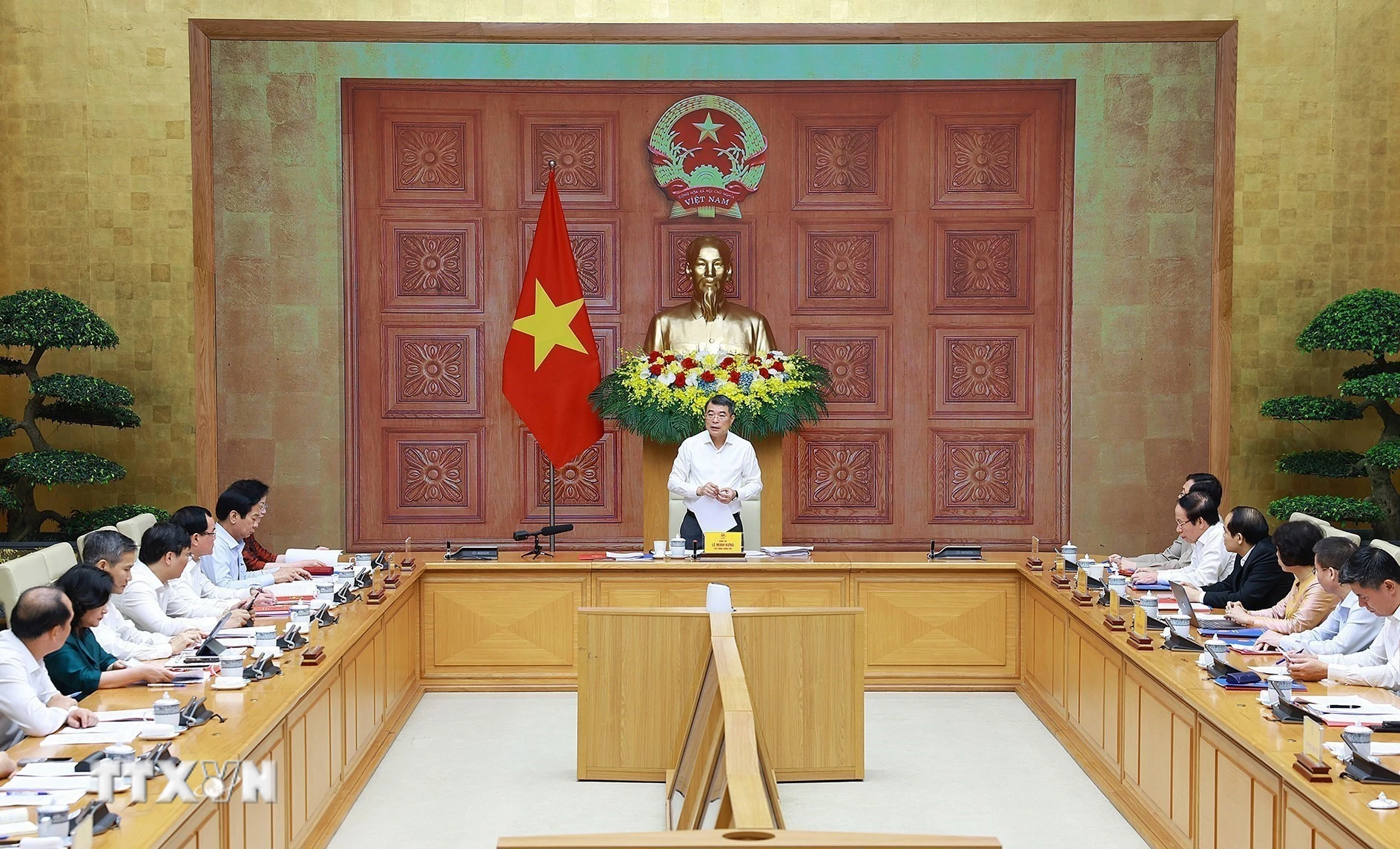 Thủ tướng Lê Minh Hưng yêu cầu định kỳ công khai tiến độ công việc của các bộ, ngành