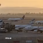 Các máy bay tại sân bay Ben Gurion ở miền Trung Israel. (Ảnh: IRNA/TTXVN)