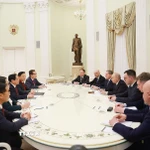 Thủ tướng Phạm Minh Chính hội kiến Tổng thống Nga Vladimir Putin. (Ảnh: Dương Giang/TTXVN)
