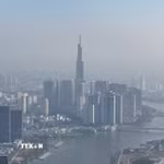 Ô nhiễm không khí khu vực trung tâm Thành phố Hồ Chí Minh. (Ảnh: Hồng Đạt/TTXVN)