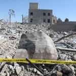 Cảnh đổ nát sau cuộc không kích tại Tehran, Iran. (Ảnh: THX/TTXVN)