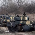 Xe tăng Leopard 2A4 của Đức tham gia tập trận gần Tata, Hungary. (Ảnh: Reuters/TTXVN)