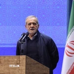 Tổng thống Iran Masoud Pezeshkian phát biểu tại một sự kiện. (Ảnh: IRNA/TTXVN)