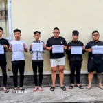 Các đối tượng nhập cảnh trái phép từ Campuchia vào Việt Nam bị lực lượng chức năng Đồn Biên phòng Long Khốt phát hiện, bắt giữ trong quá trình tuần tra, kiểm soát khu vực biên giới. (Ảnh: TTXVN phát)