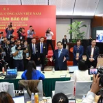 Thủ tướng Phạm Minh Chính thăm Trung tâm báo chí Đại hội Đảng toàn quốc lần thứ XIV. (Ảnh: TTXVN)