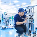 Công ty TAZMO Việt Nam (100% vốn đầu tư Nhật Bản tại Khu công nghiệp Long Hậu, tỉnh Tây Ninh) là một trong những đơn vị tiên phong trong lĩnh vực chế tạo rô bốt, thiết bị công nghệ cao phục vụ ngành bán dẫn. (Ảnh minh họa: Thành Phương/TTXVN)