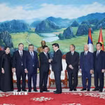 Thường trực Ban Bí thư Trần Cẩm Tú chia buồn sâu sắc tới Tổng Bí thư, Chủ tịch nước Lào Thongloun Sisoulith, các lãnh đạo cấp cao Lào và gia quyến đồng chí Saysomphone Phomvihane. (Ảnh: Phương Hoa/TTXVN)