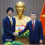 Thủ tướng Lê Minh Hưng tiếp Đại sứ Singapore Rajpal Singh. (Ảnh: Dương Giang/TTXVN)