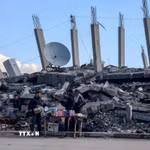 Đống đổ nát do xung đột tại thành phố Gaza. (Ảnh: THX/TTXVN)