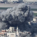 Khói bốc lên từ địa điểm ở Beirut, Liban sau cuộc tập kích của Israel. (Ảnh: THX/TTXVN)