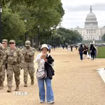 Vệ binh Quốc gia Mỹ tuần tra tại trung tâm thủ đô Washington D.C. (Ảnh: Ngọc Quang/TTXVN)