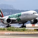 Máy bay Boeing 777 của Hãng hàng không Emirates. (Ảnh: AFP/TTXVN)