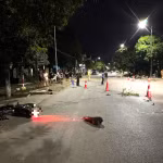 Hiện trường vụ hai xe máy đối đầu ở tỉnh Hưng Yên khiến bốn thanh niên thương vong.