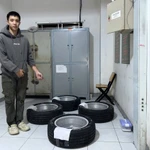 Đối tượng Trần Chiêu Bình cùng tang vật tại cơ quan Công an. (Ảnh: Công an cung cấp)