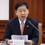 Bộ trưởng Tài chính Hàn Quốc Koo Yun Cheol phát biểu tại thủ đô Seoul. (Ảnh: Yonhap/TTXVN)