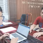 Đối tượng cầm đầu Châu Chí Phước tại cơ quan điều tra. (Ảnh: TTXVN phát)