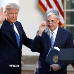 Tổng thống Mỹ Donald Trump (trái) và Chủ tịch Fed Jerome Powell tại Nhà Trắng. (Ảnh: REUTERS/TTXVN)