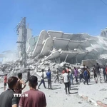 Tòa nhà bị phá hủy sau cuộc không kích của Israel xuống Dải Gaza. (Ảnh: IRNA/TTXVN)