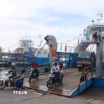 Hai phà mới còn hỗ trợ phát triển du lịch và giao thương cho xã đảo Tam Hải, tăng khả năng kết nối xã đảo Tam Hải với đất liền và các khu vực lân cận. (Ảnh: Đoàn Hữu Trung/TTXVN)