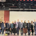 Các diễn giả tham dự tọa đàm “Điện ảnh Việt Nam và Pháp: Cơ hội hợp tác.” (Ảnh: Hữu Chiến/TTXVN)