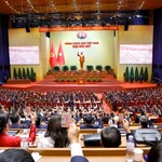 Đại hội biểu quyết thông qua danh sách bầu cử Ban Chấp hành Trung ương Đảng khóa XIV. (Ảnh: TTXVN)