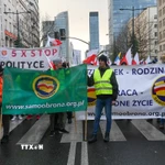 Nông dân tham gia biểu tình phản đối thỏa thuận thương mại tự do EU-Mercosur tại Ba Lan. (Ảnh: PAP/TTXVN)