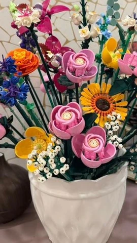 Hoa Lego. (Nguồn: Vietnam+)