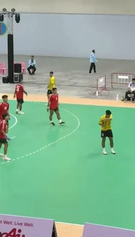 Đội tuyển bóng ném Việt Nam giành chiến thắng ở trận ra quân. (Ảnh chụp màn hình)