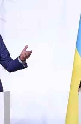 Thủ tướng Friedrich Merz và Tổng thống Ukraine Volodymyr Zelensky tham gia một cuộc họp báo tại Paris, Pháp. (Ảnh: Getty)