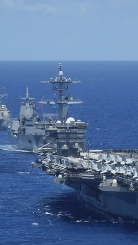 Tàu sân bay chạy bằng năng lượng hạt nhân lớp Nimitz USS Abraham Lincoln (CVN 72)