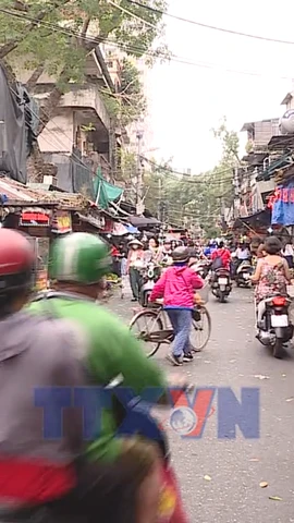 Hà Nội: Tiểu thương tại nhiều chợ truyền thống linh hoạt để bình ổn giá cả