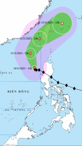 Hồi 13 giờ ngày 10/11, vị trí tâm bão ở vào khoảng 17,5 độ Vĩ Bắc; 118,8 độ Kinh Đông, trên vùng biển phía Đông khu vực Bắc Biển Đông. (Nguồn: Trung tâm khí tượng thủy văn)