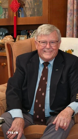 Giáo sư Carl Thayer, thuộc Học viện Quốc phòng Australia, Đại học New South Wales. (Ảnh: Trung Trang/TTXVN)