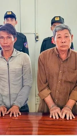 Từ trái qua: Các bị can Lâm Thị Hồng Hạnh, Nguyễn Văn Vũ, Nguyễn Duy Thành, Nguyễn Hữu Vĩnh tại cơ quan công an. (Ảnh: CAAG)