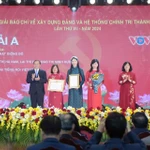 Các tác giả được trao giải A. (Ảnh: PV/Vietnam+)