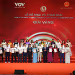 Ban Tổ chức trao 23 giải Vàng cho các tác phẩm xuất sắc thể loại Phóng sự-Phóng sự điều tra, Chương trình Chuyên đề, Phát thanh trực tiếp, Phát thanh tiếng dân tộc và Podcast. (Ảnh: CTV/Vietnam+)