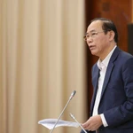 Thứ trưởng Bộ Nông nghiệp và Môi trường Phùng Đức Tiến cung cấp thông tin về tình hình an sinh-xã hội. (Ảnh: VGP)