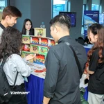 Song song với các phiên tham luận học thuật, Hội thảo ME.AI25 còn có khu vực triển lãm các sản phẩm, mô hình, giải pháp ứng dụng công nghệ và trí tuệ nhân tạo trong lĩnh vực truyền thông và giáo dục. (Ảnh: CTV/Vietnam+)