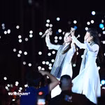 Cẩm Ly và Hòa Minzy thể hiện ca khúc “Người Việt mình thương nhau” trong đó cụm từ "lúa chín cúi đầu" được thay đổi. (Ảnh: PV/Vietnam+)