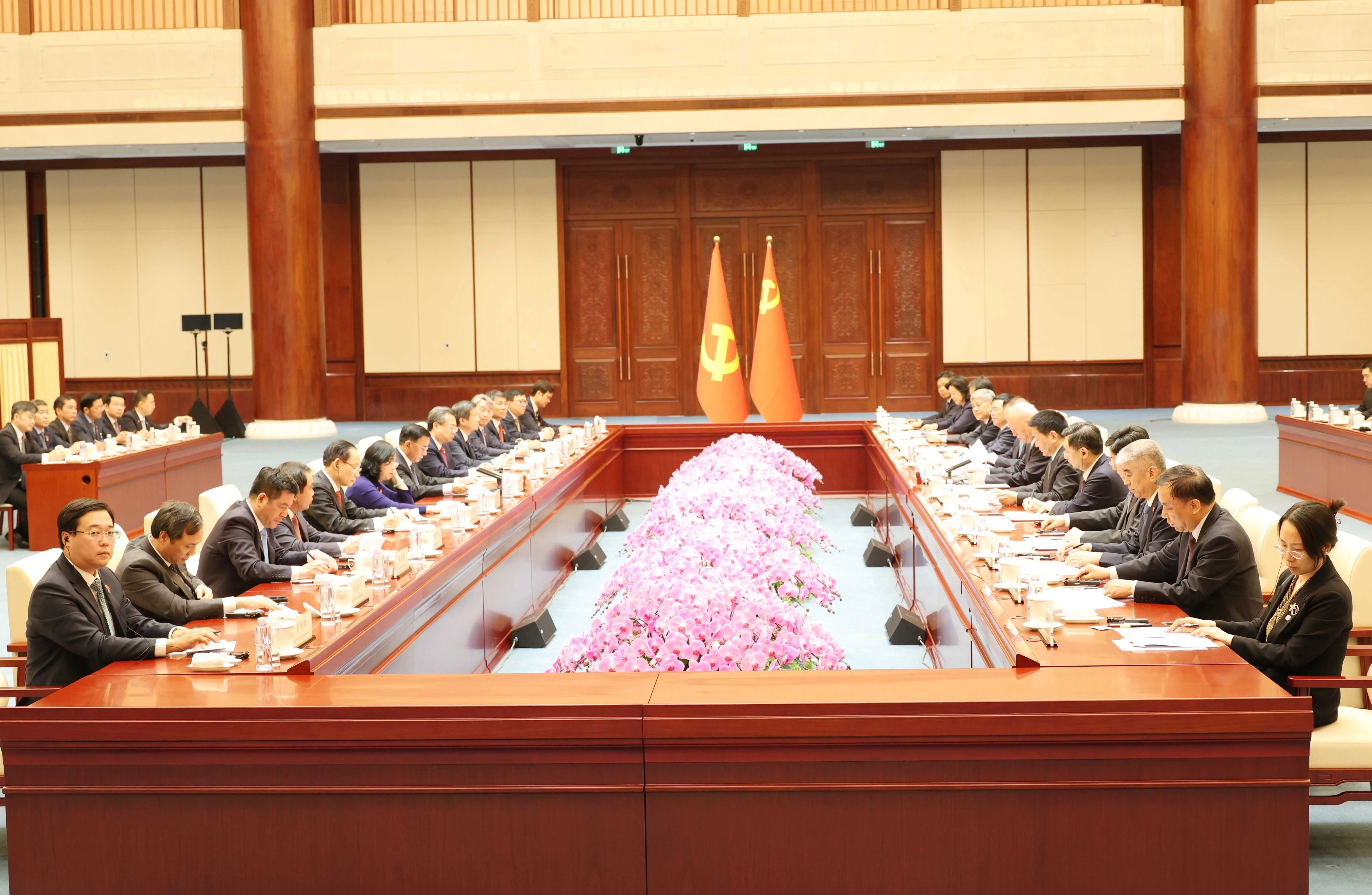 Thường trực Ban Bí thư hội đàm với Bí thư Ban Bí thư Trung ương Đảng Cộng sản Trung Quốc