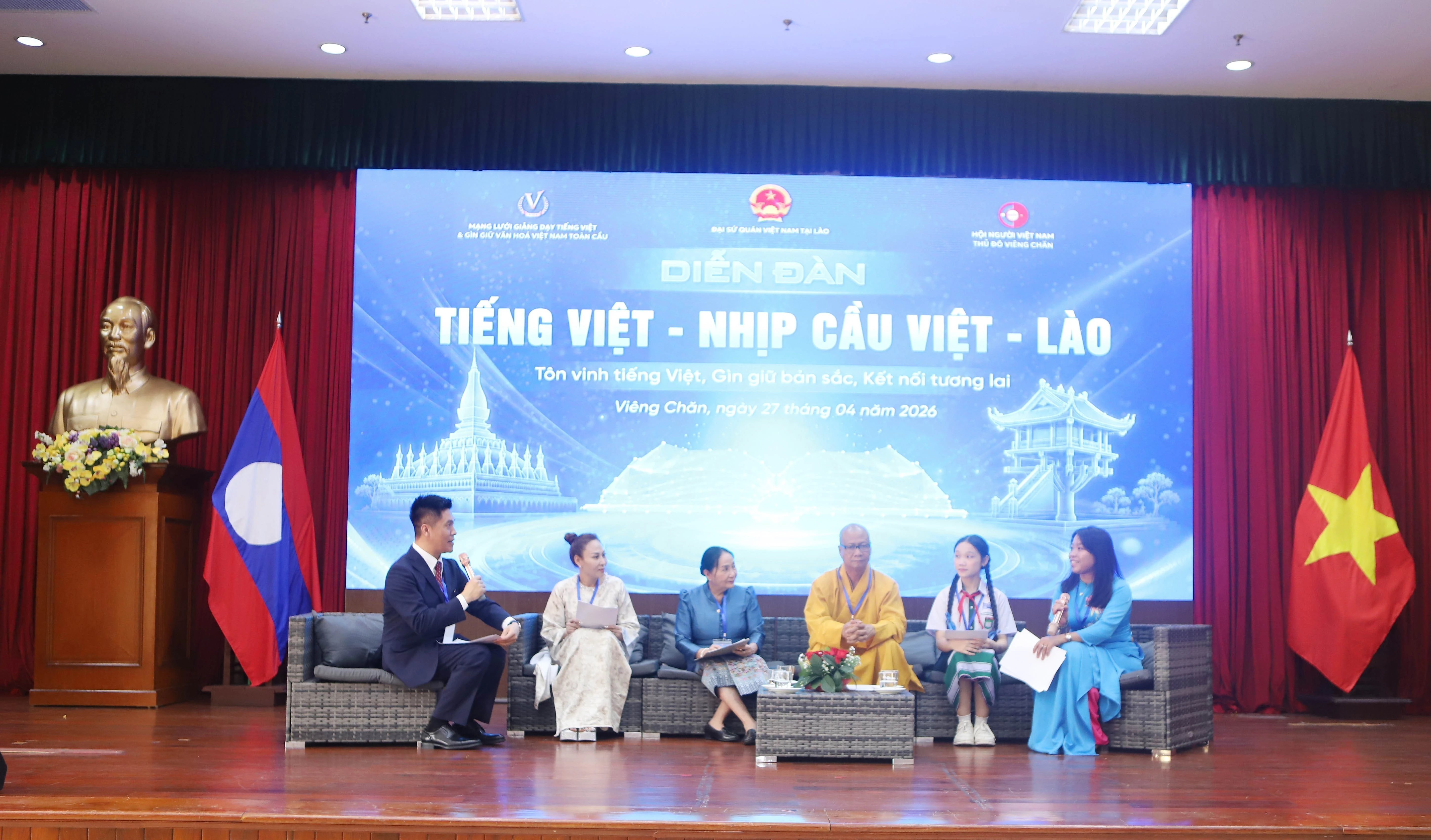 Tôn vinh tiếng Việt: Nhịp cầu gắn kết Việt Nam - Lào