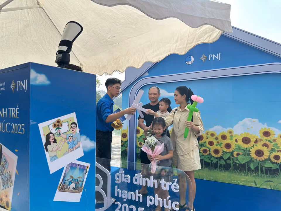 Ngày hội được tổ chức tại phố đi bộ Hồ Gươm trong ngày cuối tuần đã thu hút sự tham gia của nhiều gia đình trẻ, nhất là khu vực chụp ảnh lưu niệm. (Ảnh: PV/Vietnam+)