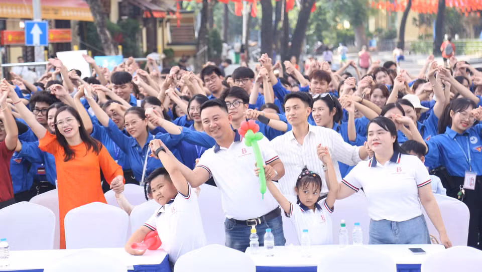 Đây là hoạt động nằm trong chuỗi hoạt động Youth Fest 2025 - Tự hào Thanh niên Việt Nam, hướng tới kỷ niệm 69 năm Ngày truyền thống Hội Liên hiệp Thanh niên Việt Nam (15/10/1956-15/10/2025), triển khai phong trào “Tôi yêu Tổ quốc tôi” của Hội Liên hiệp thanh niên Việt Nam. (Ảnh: PV/Vietnam+)