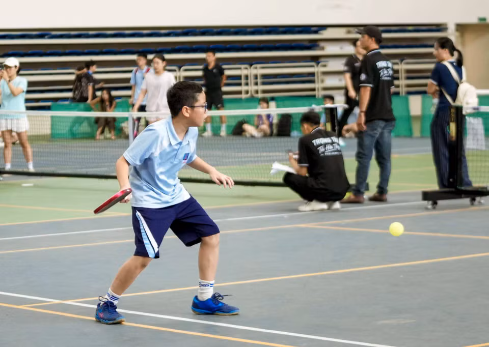 Học sinh chơi pickleball tại ngày hội. (Ảnh: Vietnam+)